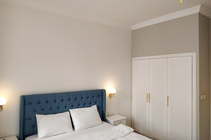 Room 4 of 32