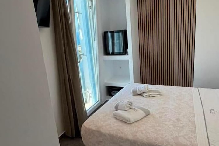 Room 42 of 106