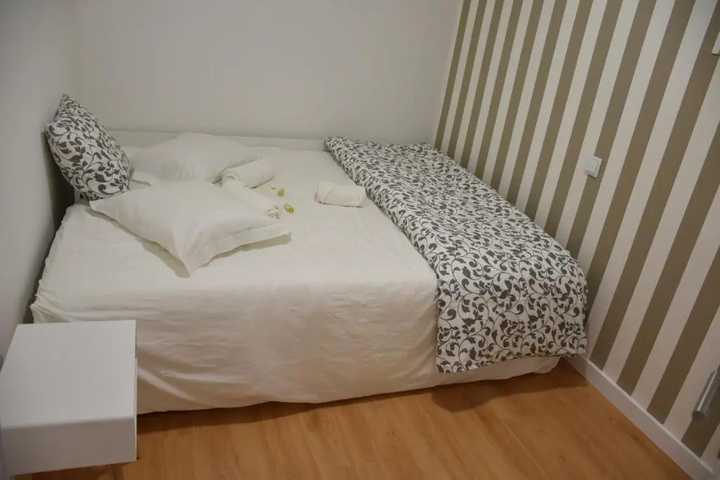 Room 5 of 18