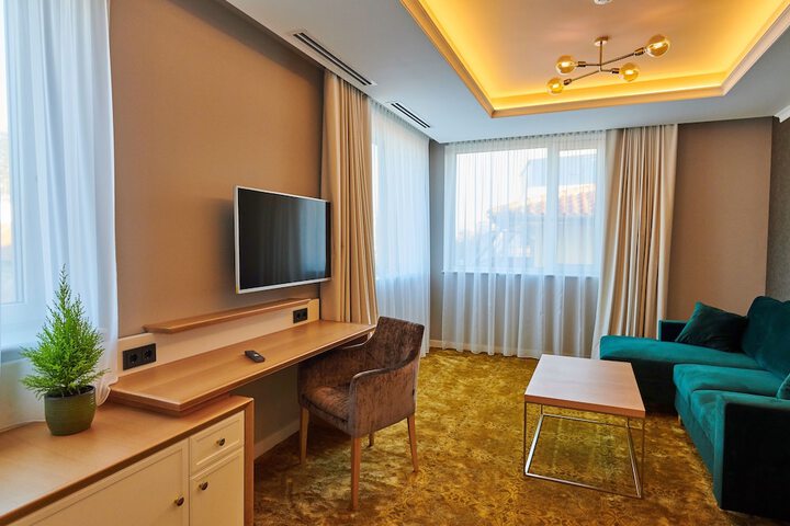 Room 17 of 45