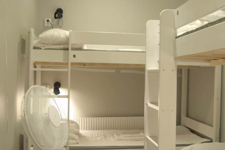 Room 76 of 128