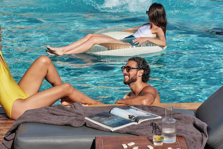 Pool Hotel