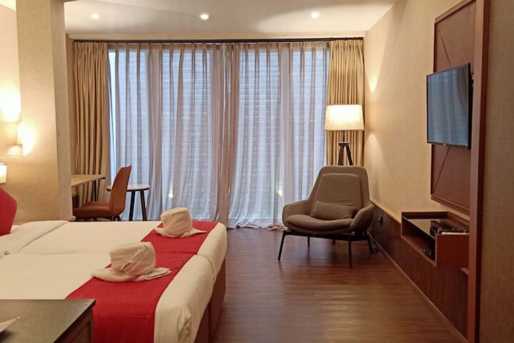 Room 11 of 32