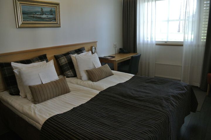 Room 28 of 87