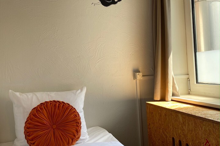 Room 25 of 65