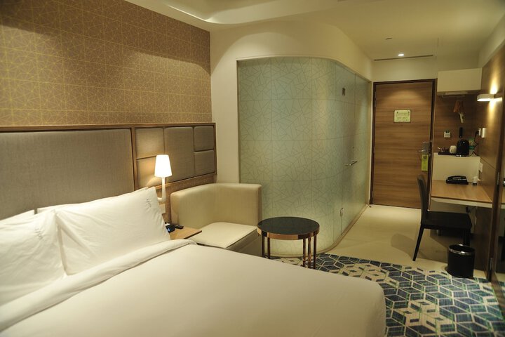 Room 10 of 118