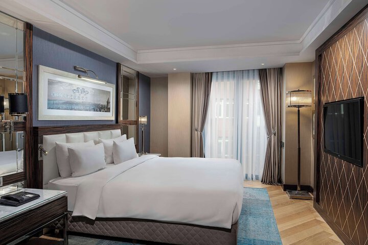 Room 42 of 182