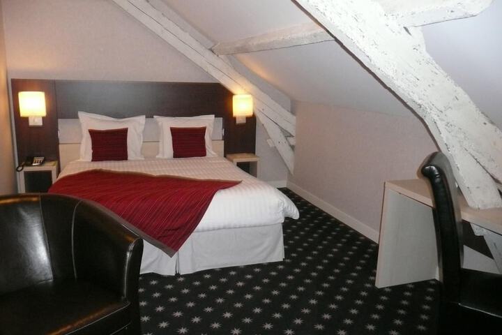 Room 16 of 73