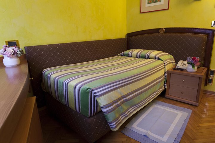 Room 8 of 43