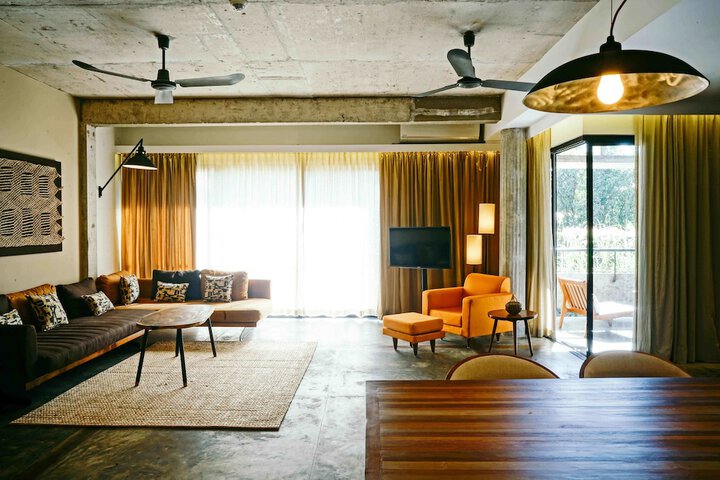Room 25 of 158