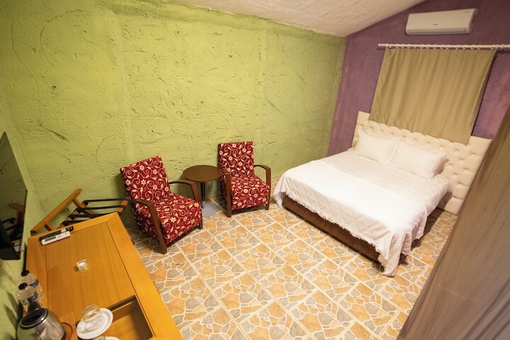 Room 8 of 22