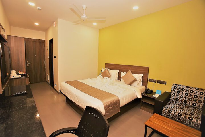 Room 12 of 25