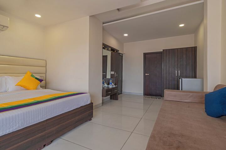 Room 16 of 32