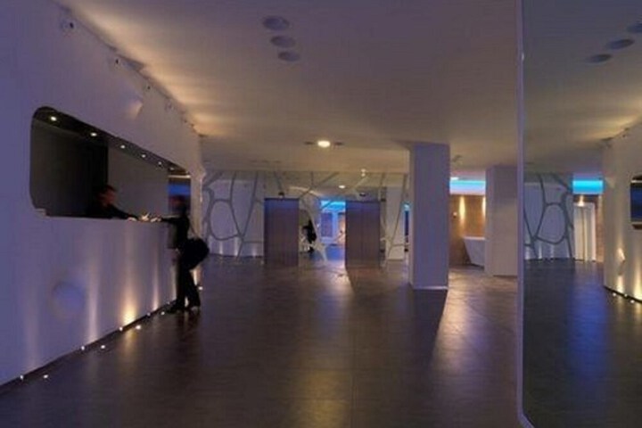 Ballroom/Hall 40 of 50