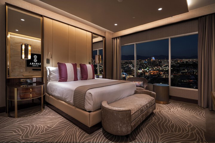 Accessible King Size Bed (33 of 50)