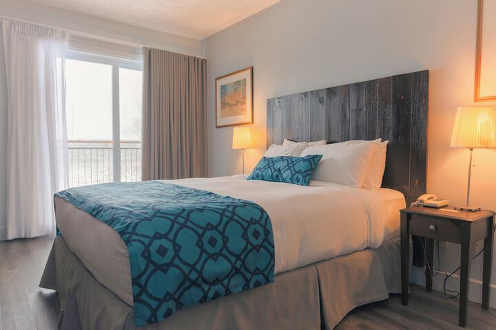 1 Queen Bed Balcony 2nd Floor;walk in Shower (1 of 6)