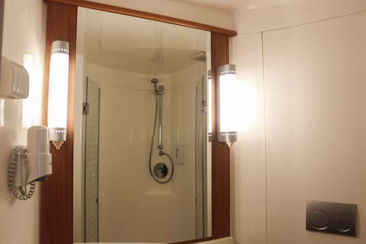 Room 9 of 12