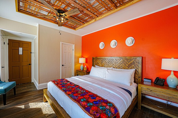 1 King Bed with Scenic View (2 of 11)