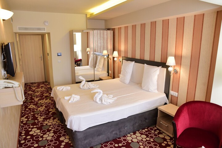 Room 8 of 42