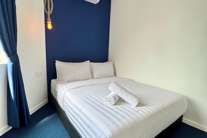Room 45 of 122