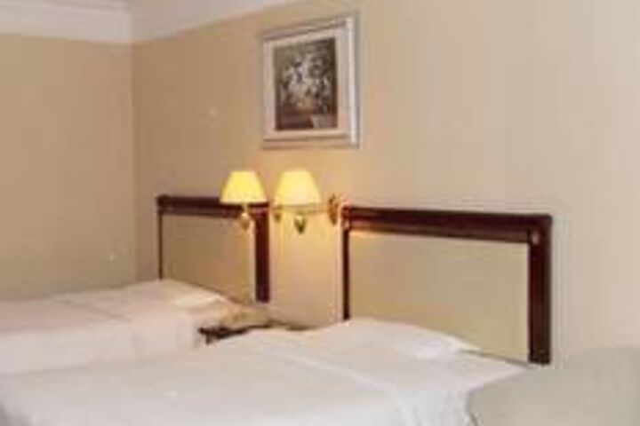 Room 10 of 159