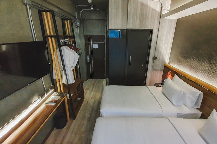 Room 13 of 98