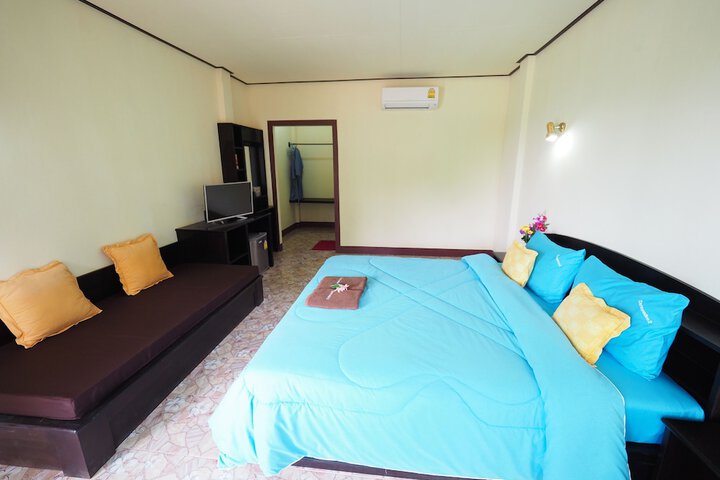 Room 7 of 90