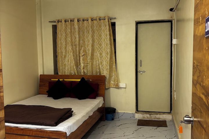 Room 4 of 11