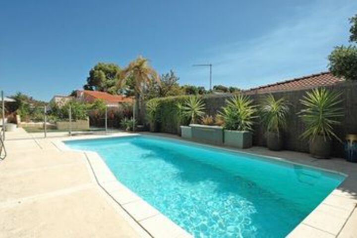 Pool 16 of 21