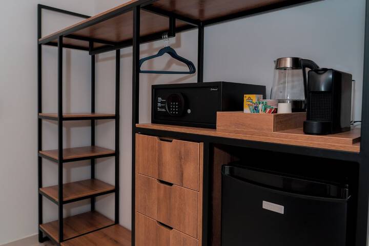 Room 11 of 27
