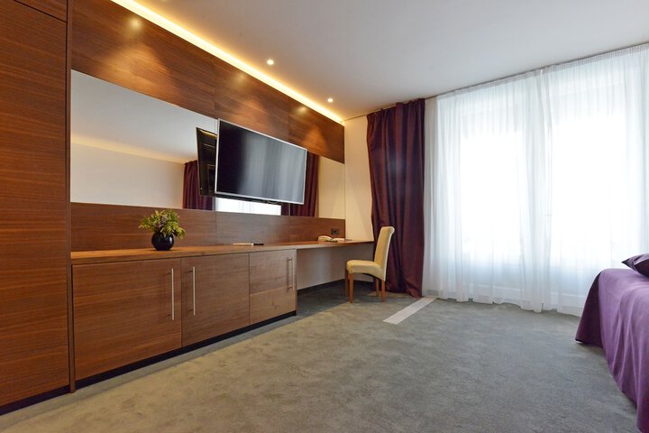 Room 11 of 87