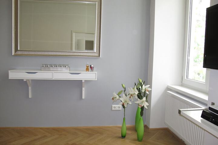 Room 10 of 24