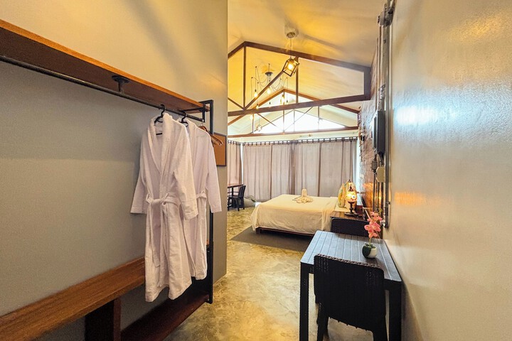Room 55 of 240