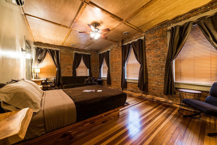 Room 3 of 68