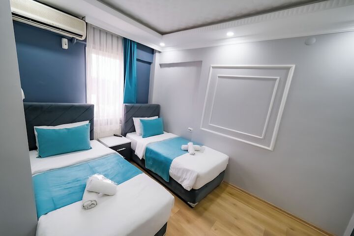 Room 5 of 121