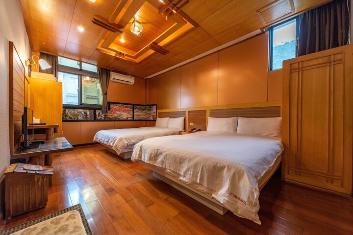 Room 32 of 65