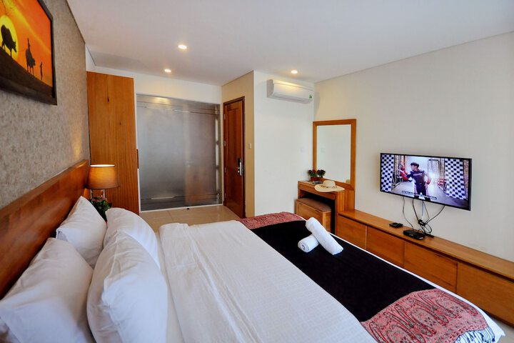 Room 33 of 230