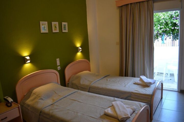 Room 7 of 32