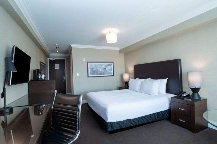 Room 14 of 77