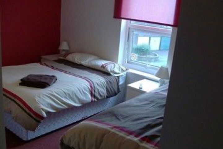 Room 6 of 18