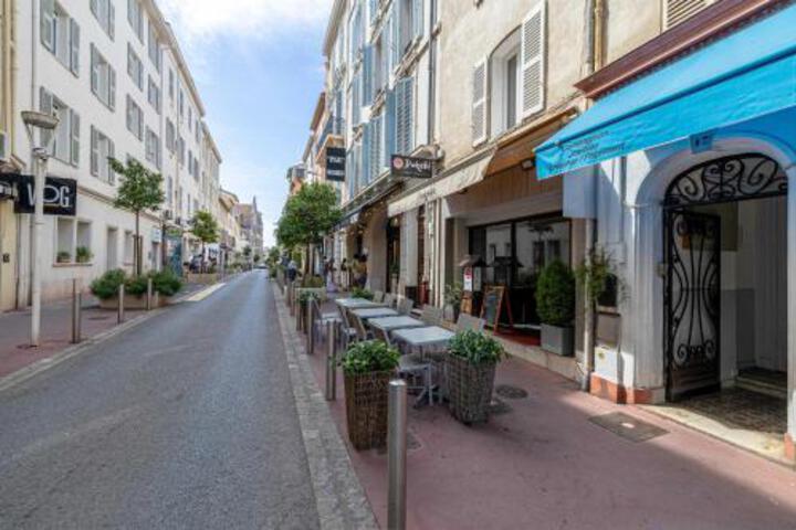 Exterior of Myagent Gray Dalbion Centre Croisette Moderne 2min Palais