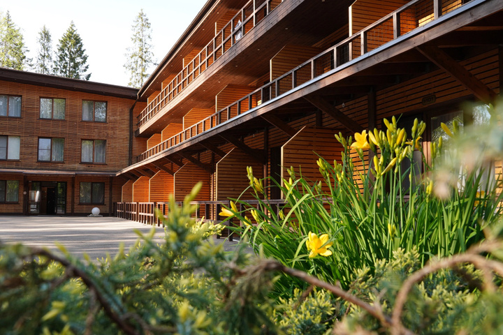 Hotel Entry