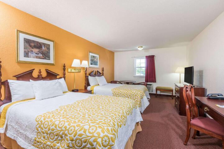2 Double Beds (4 of 9)