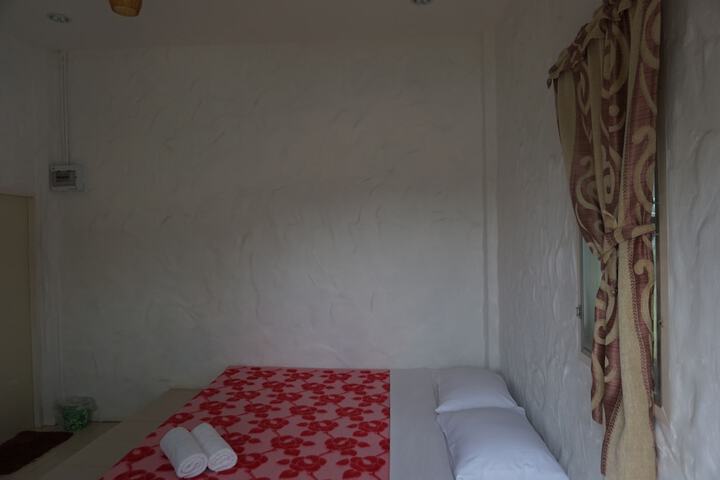 Room 3 of 37