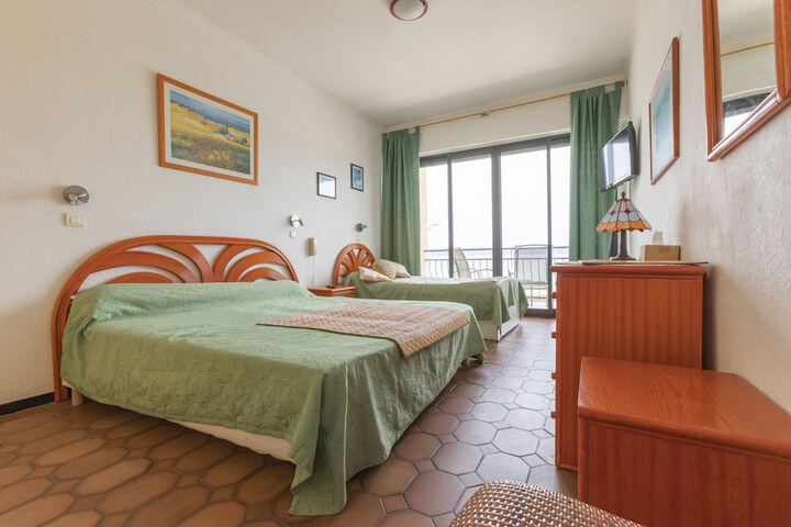 Room 16 of 46