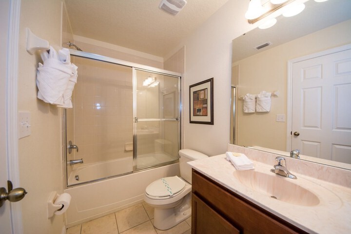 Room 165 of 221