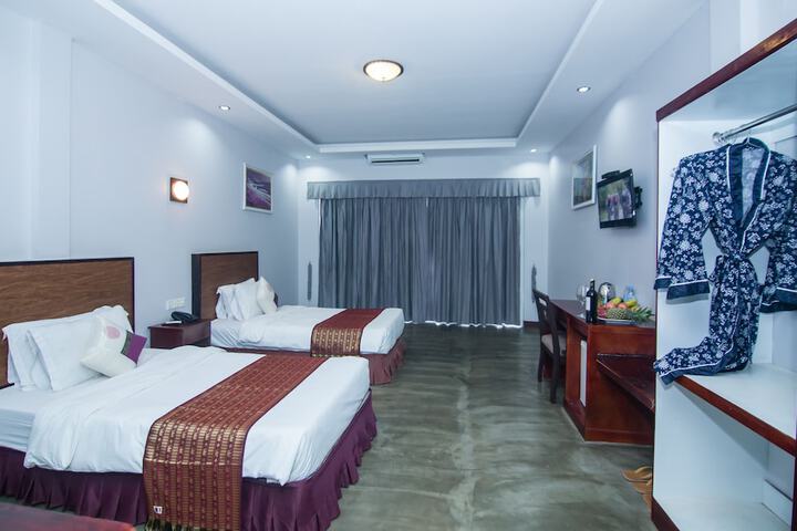Room 13 of 30