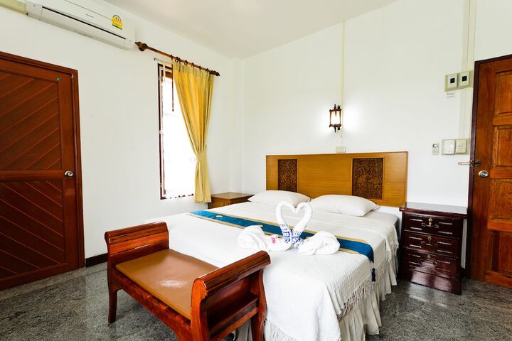 Room 4 of 34