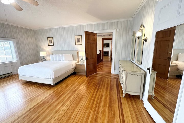 Room 84 of 324