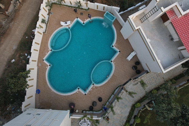 Pool 11 of 15